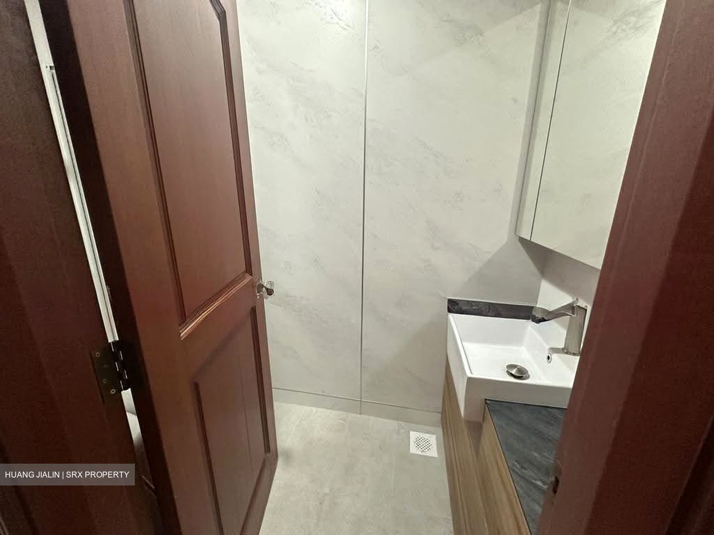 Dmanor (D16), Terrace #614982931